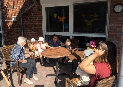 Weiters Treffen nach einem Geburtstagssingen der Krippenkinder im Haus Simeon