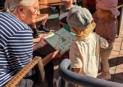 Weiters Treffen nach einem Geburtstagssingen der Krippenkinder im Haus Simeon