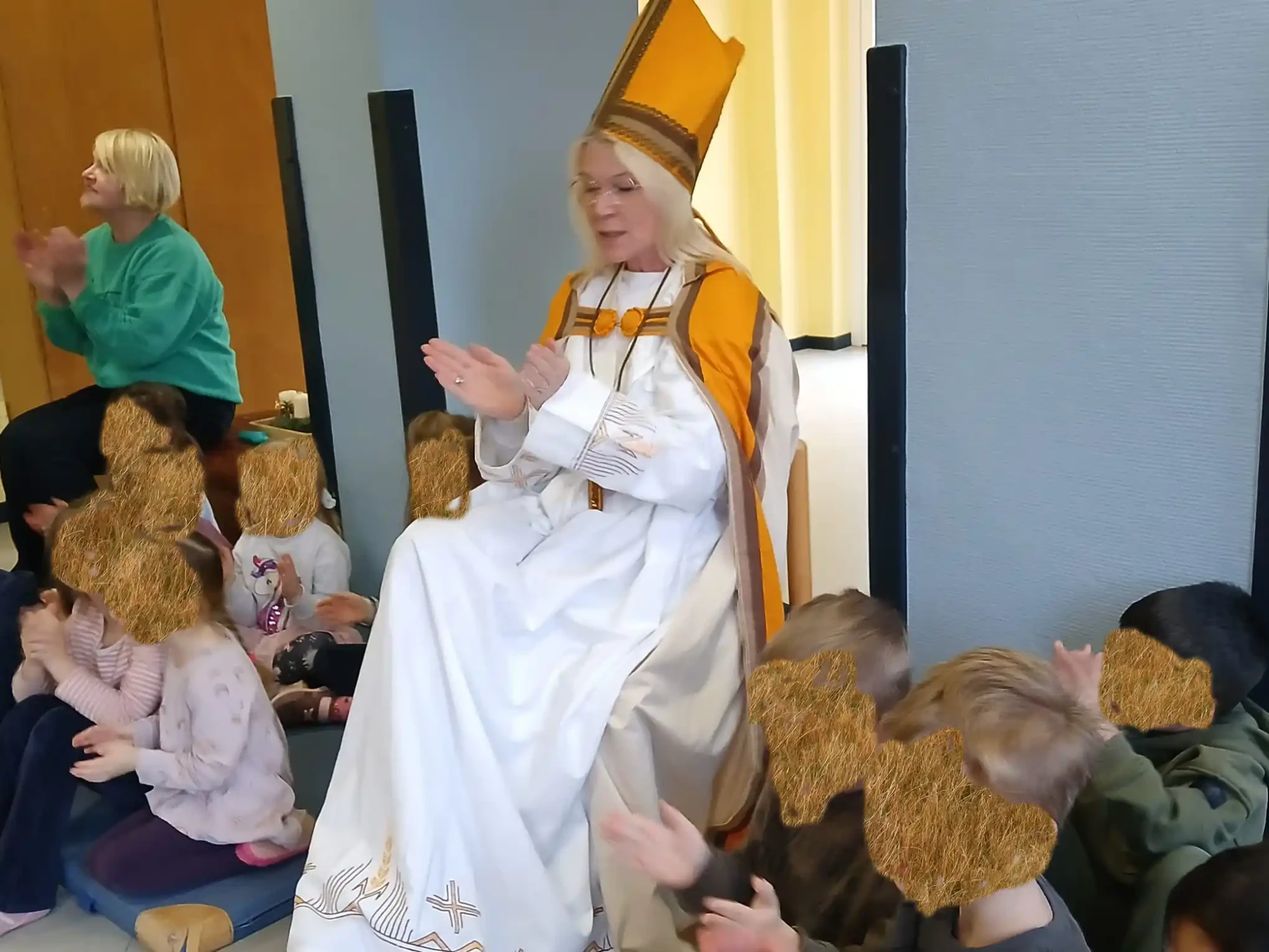 Besuch vom Nikolaus in der Kita St. Michael 1 IMG-20251215-WA0004