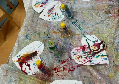 Experimente mit Farben in der Sonnengruppe